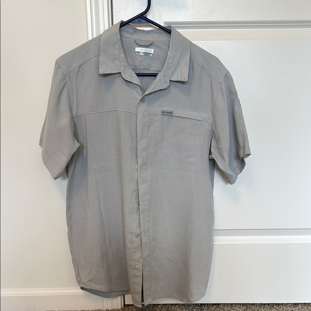 Columbia Light Gray Button-Up Shirt